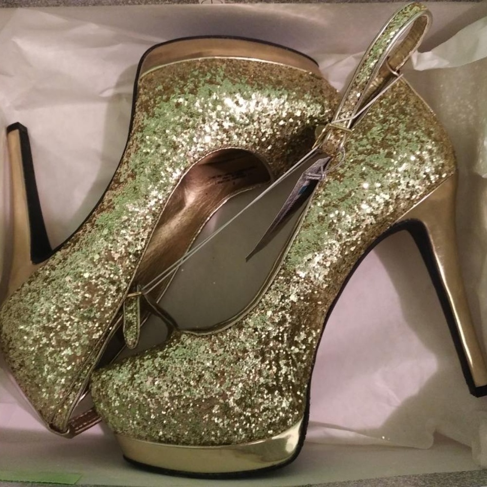 Mossimo women's gold platform heel shoes